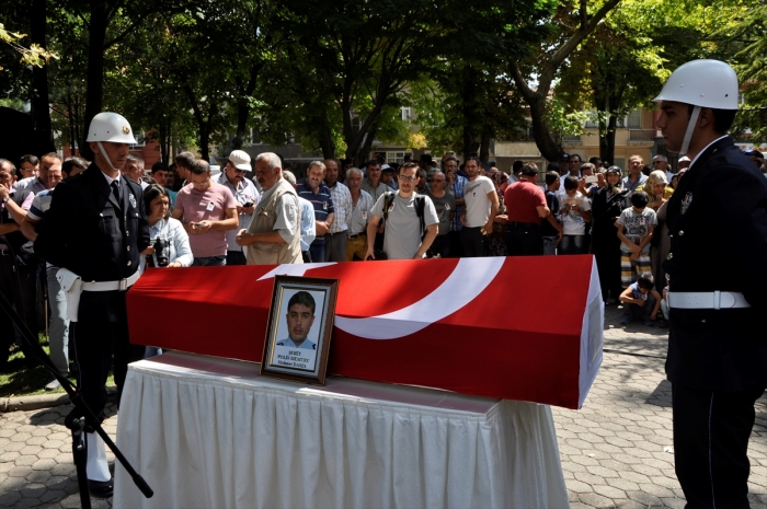 Şehit polis Mehmet Dama toprağa verildi                  