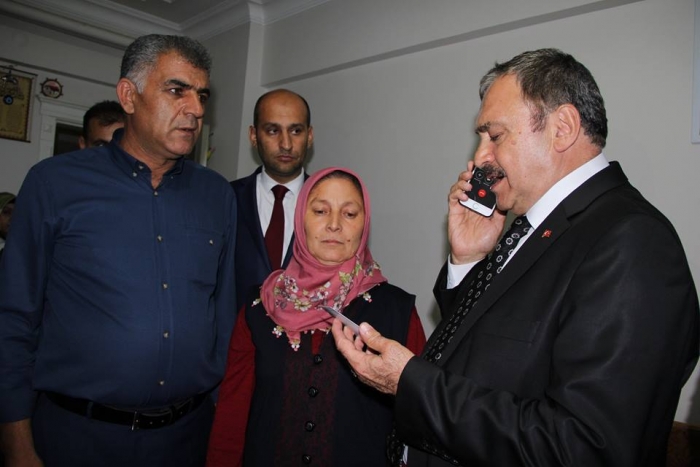 BAKAN VEYSEL EROĞLU ŞEHİT P.ER TAYFUR ÇANKAYA'NIN AİLESİNİ ZİYARET ETTİ.                  