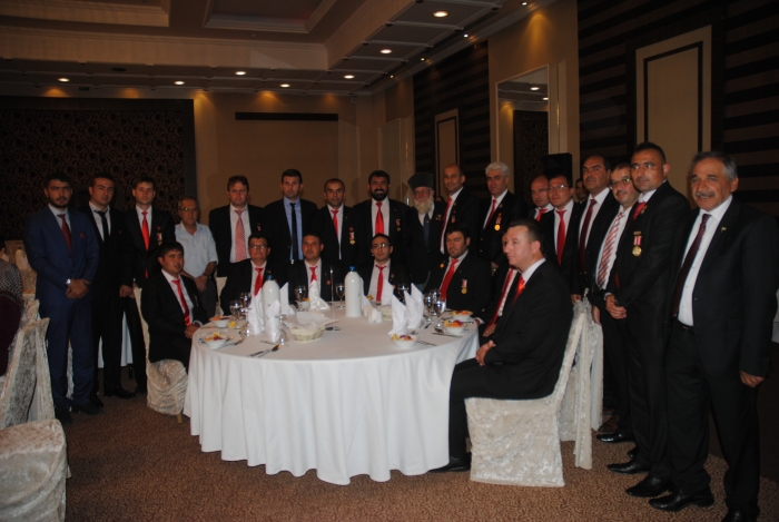 Vali Aziz Yıldırım Gazileri yemekte ağırladı                  