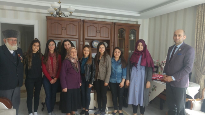 AKÜ EĞİTİM FAKÜLTESİ OKUL ÖNCESİ ÖĞRETMELİĞİ ÖĞRENCİLERİNDEN ÖRNEK DAVRANIŞ                  