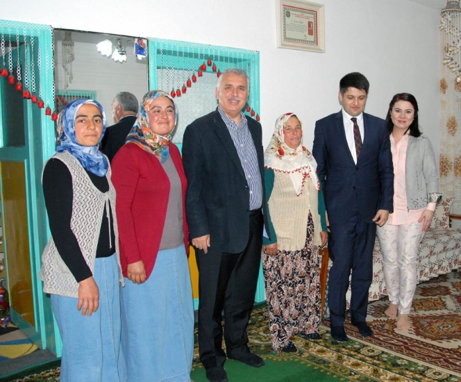 VALİ AZİZ YILDIRIM SİNANPAŞA’DA ŞEHİT AİLELERİ VE GAZİLER İLE İFTAR YAPTI.                   