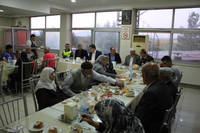 DAZKIRI KAYMAKAM VEKİLİ UÇAR ŞEHİT YAKINLARI VE GAZİLERİMİZ İLE İFTARDA BİR ARAYA GELDİ                  