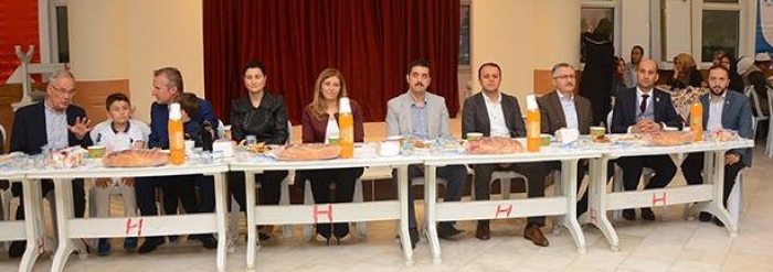 DİNAR BELDİYE BAŞKANI  ACAR’DAN GAZİ VE ŞEHİT YAKINLARINA İFTAR YEMEĞİ                  