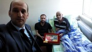 BAŞKAN KUMARTAŞLI HUZUR EVİNDE KALAN ŞEHİT BABAMIZI YALNIZ BIRAKMIYOR. 