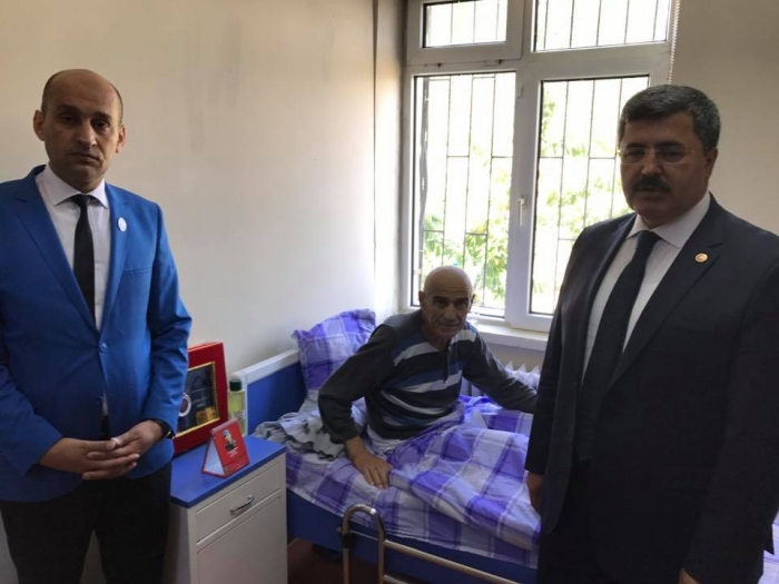 BAKAN EROĞLU,MİLLETVEKİLLERİ VE BAŞKAN KUMARTAŞLI HUZUREVİNDE ŞEHİT BABAMIZ İLE  BAYRAMLAŞTI.                   