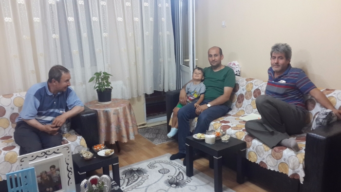 BAŞKAN KUMARTAŞLI VE AİLESİ GAZİ PEKTAŞ AİLESİNİ ZİYARET ETTİ                  