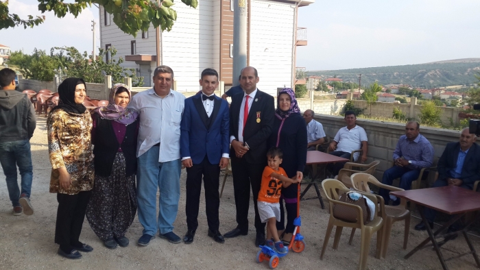 BAŞKAN KUMARTAŞLI BOLVADİNDE GAZİMİZİN  DÜĞÜNÜNE KATILDI                  