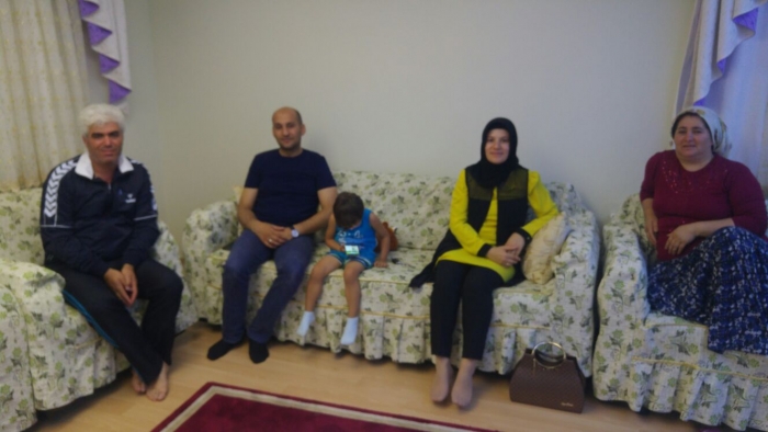 BAŞKAN KUMARTAŞLI VE AİLESİ GAZİ KARATEK AİLESİNİ ZİYARET ETTİ                  