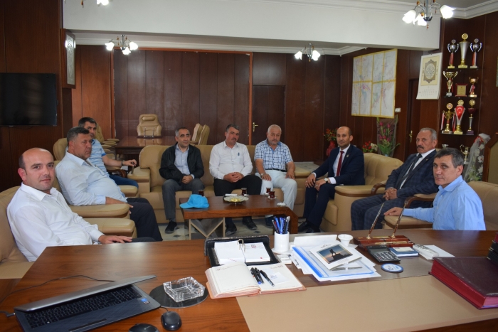 ŞEHİT AİLELERİ VE GAZİLERDEN İSCEHİSAR KAYMAKAMI MUHAMMET ÖZTABAK VE MUSTAFA ÇİBİK'E ZİYARET                  