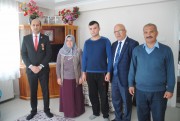 BAŞKAN ÇOBAN VE KUMARTAŞLI'DAN GAZİ SARIÇİÇEK’E ZİYARET