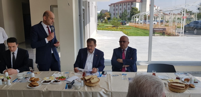 BAKAN VEYSEL EROĞLU ŞEHİT AİLELERİMİZ VE GAZİLERİMİZ İLE KAHVALTIDA BULUŞTU.                   