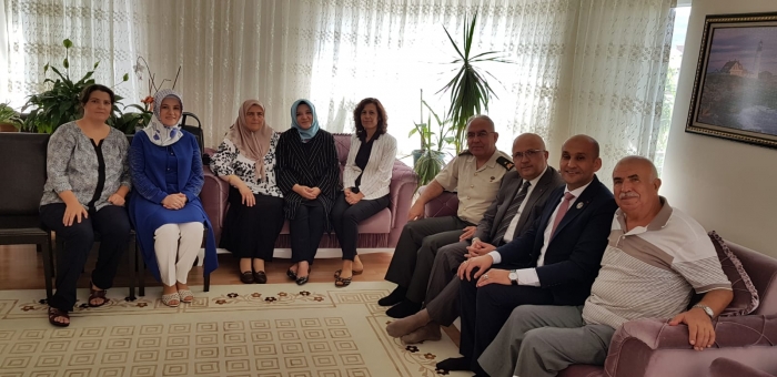 GARNİZON KOMUTANIMIZ VE BELEDİYE BAŞKANIMIZDAN ŞEHİT P.ÜTĞM.MURAT HASIRCIOĞLU’NUN AİLESİNE BAYRAM ZİYARETİ                  