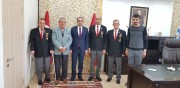 EVCİLER İLÇE KAYMAKAMI ABDULLAH YÜKSEL’E ŞEHİT AİLELERİ VE GAZİLERDEN HAYIRLI OLSUN ZİYARETİ