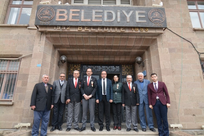 ŞEHİT AİLELERİNDEN SANDIKLI BELEDİYE BAŞKANI ÇÖL’E TEŞEKKÜR ZİYARETİ                  