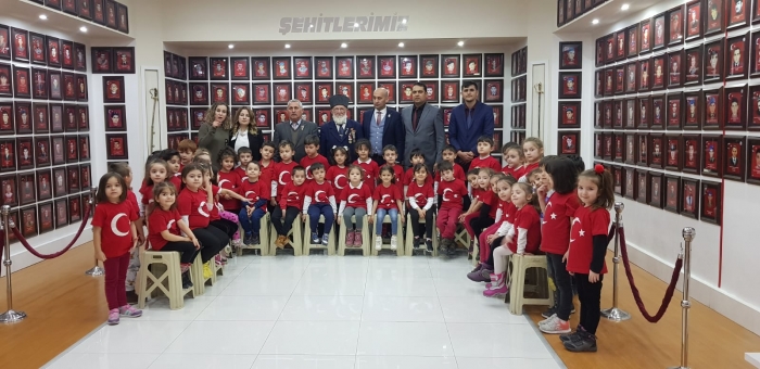 ASIM KOCABIYIK ANAOKULU  BAŞKAN KUMARTAŞLI VE KIBRIS GAZİSİ TAHSİN KOÇ ÖĞRENCİLER İLE DERNEĞİMİZDE BULUŞTU.                  