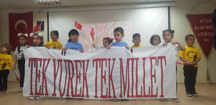  ASİYE SULTAN ANAOKULU ÖĞRENCİLERİ BAŞKAN KUMARTAŞLI VE KIBRIS GAZİSİ TAHSİN KOÇ  İLE ŞEHİTLERİ ANMA PROGRAMINA KATILDI                  