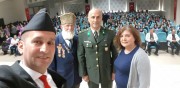 İBRAHİM EVREN KIZ MESLEK LİSESİ ÖĞRENCİLERİ BAŞKAN KUMARTAŞLI VE KIBRIS GAZİSİ TAHSİN KOÇ İLE BULUŞTU.