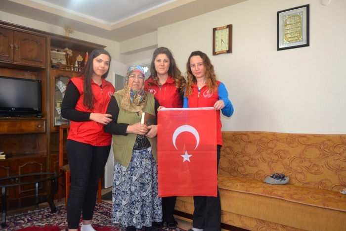 AFYONKARAHİSAR GENÇLİK MERKEZİNDEN ŞEHİT AİLEMİZE ZİYARET                  