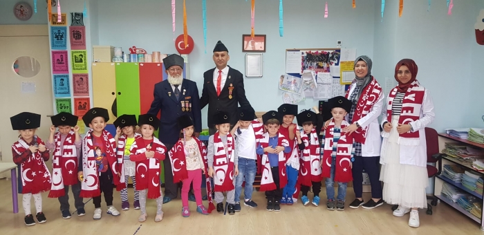 NARTANESİ ANAOKULUNDA BAŞKAN KUMARTAŞLI VE KIBRIS GAZİSİ TAHSİN KOÇ ÖĞRENCİLER İLE BULUŞTU.                  