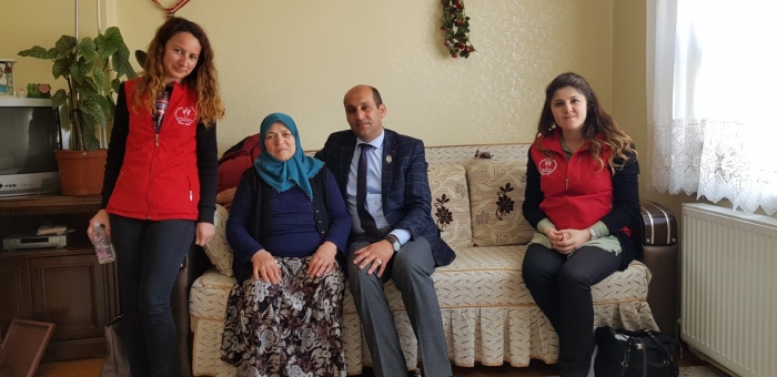 AFYONKARAHİSAR GENÇLİK MERKEZİNDEN ŞEHİT ANNEMİZE ZİYARET                  